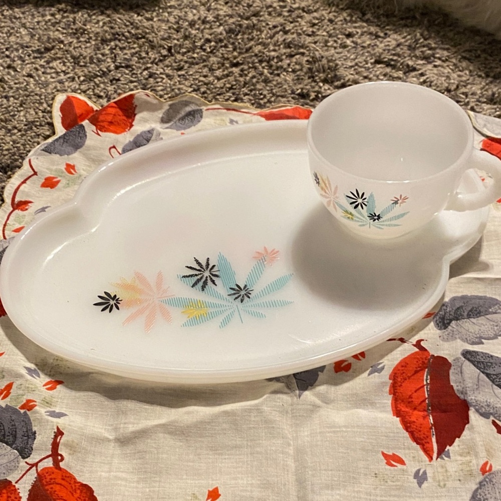 Vintage ATOMIC FLOWER Plate BY FEDERAL MCM Set Plate Cup Tea Coffee Milk Glass